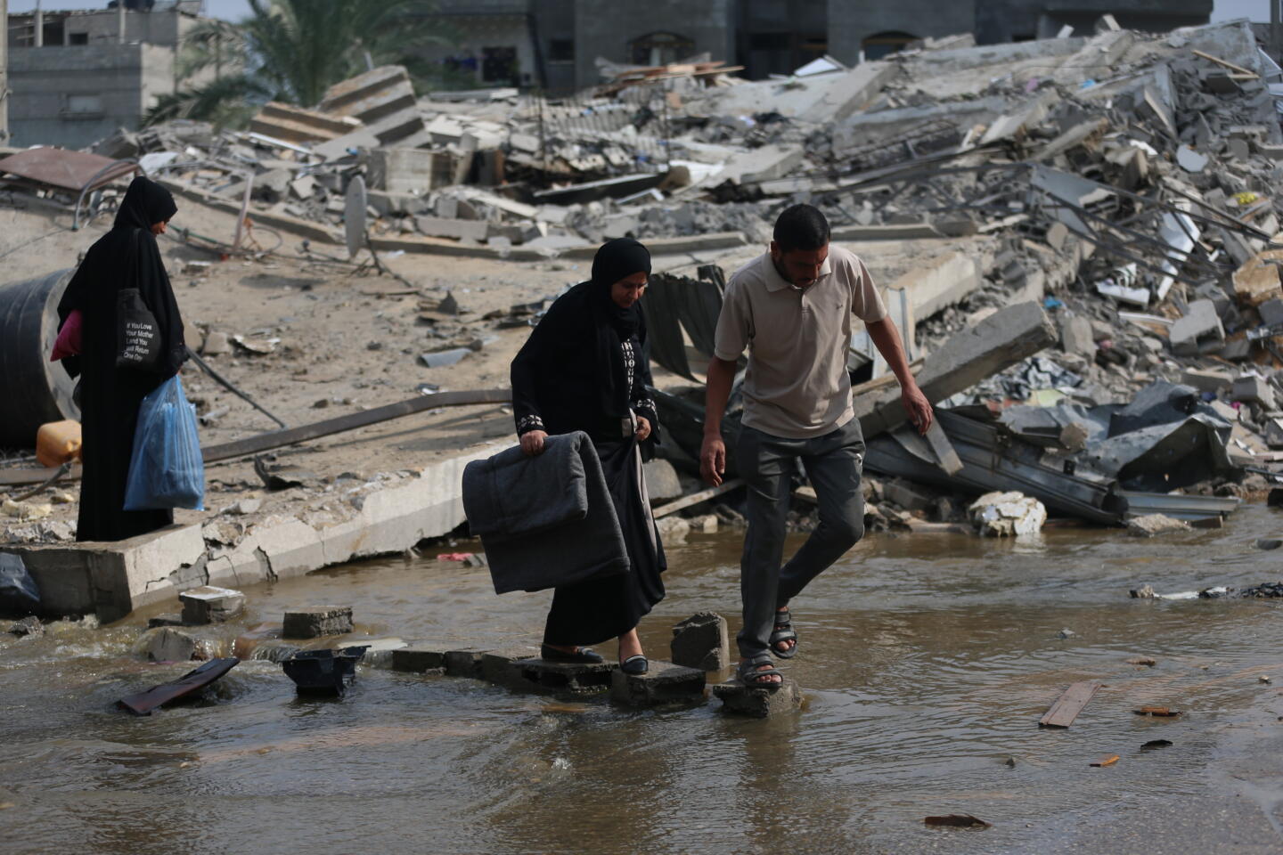 palestinian-citizens-are-trying-to-cut-off-the-street--in-the-beit-lahia-area-in-the-northern-gaza-strip-mohammed-zaanun-1
